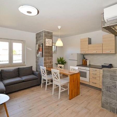 Apartments Iris Rovinj Luaran gambar