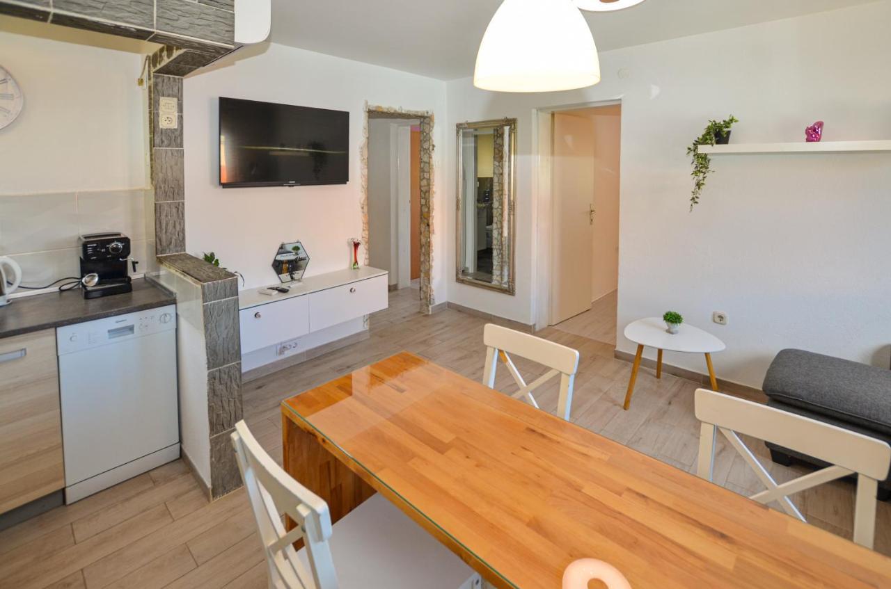 Apartments Iris Rovinj Luaran gambar