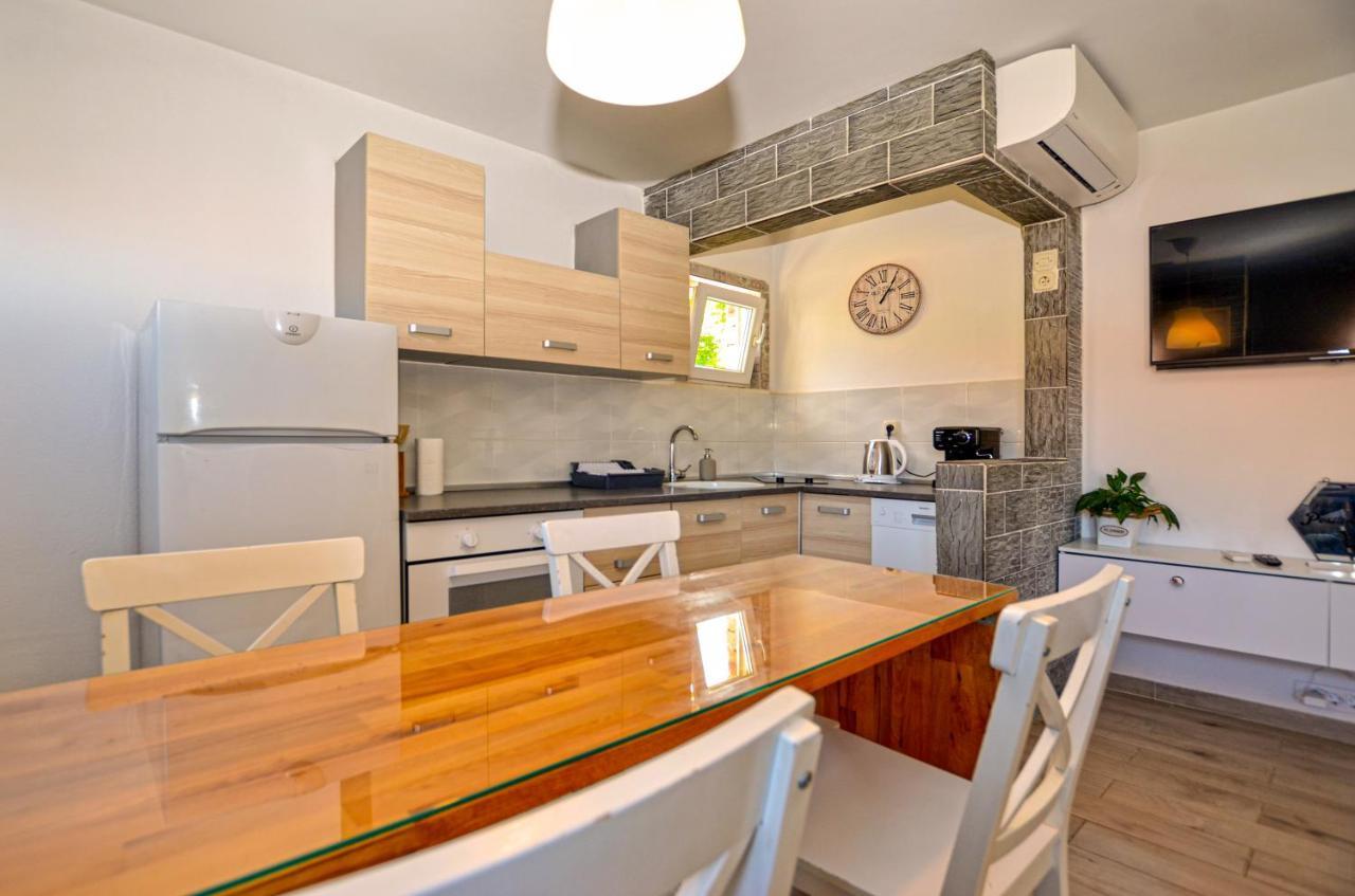 Apartments Iris Rovinj Luaran gambar